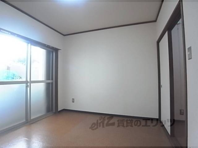 洋室　家具などを工夫すれば広く使えますよ