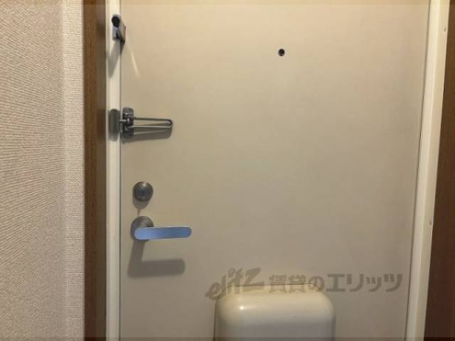 玄関　チェーンロック