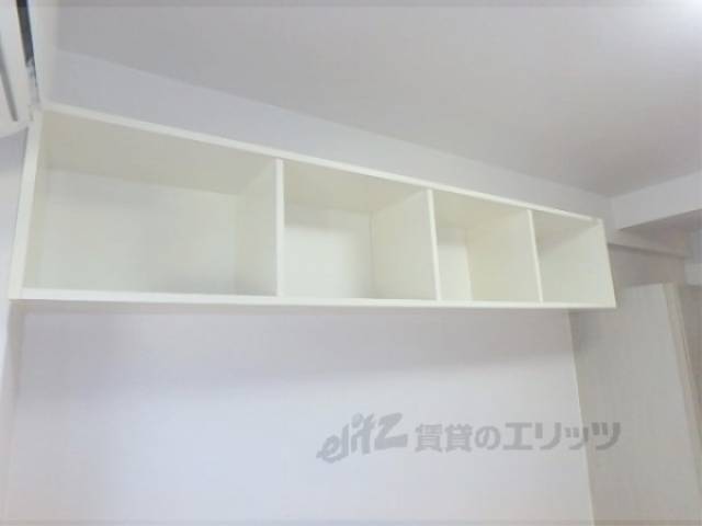 洋室　洋室収納