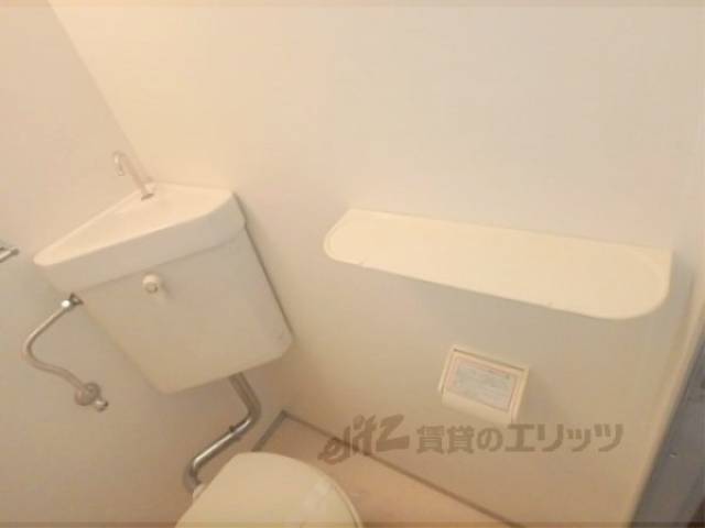 トイレ　トイレの棚