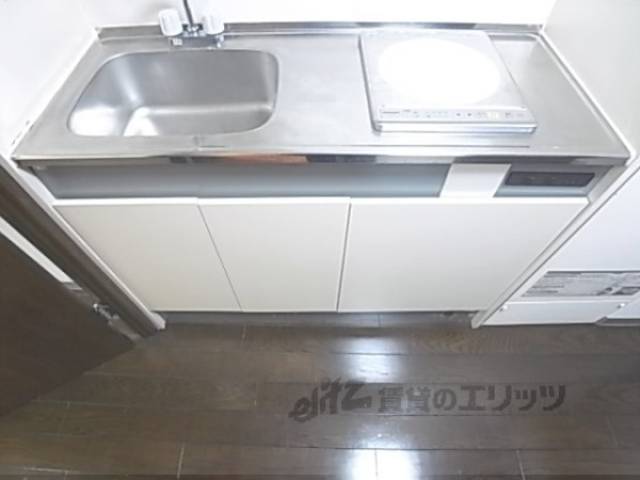 キッチン　キッチン収納　調理器具などを置くのに便利です