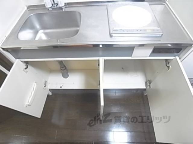キッチン　キッチン収納　調理器具などを置くのに便利です