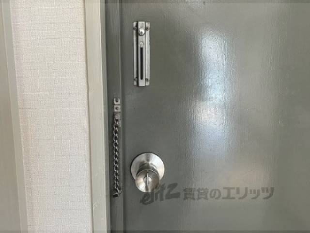 玄関　チェーンロック