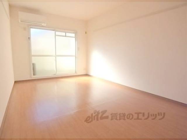 洋室　すっきりとした形で使いやすいお部屋です