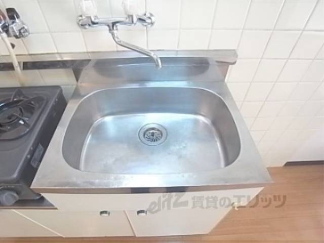 キッチン　２口ガスコンロ付きのキッチンです