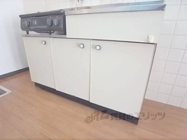 収納　調理器具などを置くのに便利です