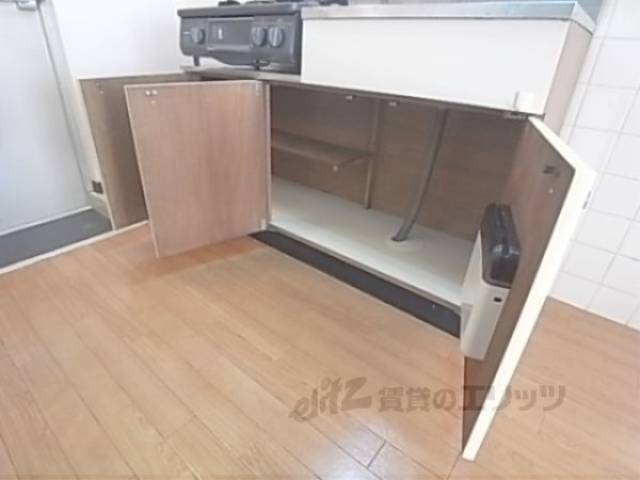 収納　調理器具などを置くのに便利です