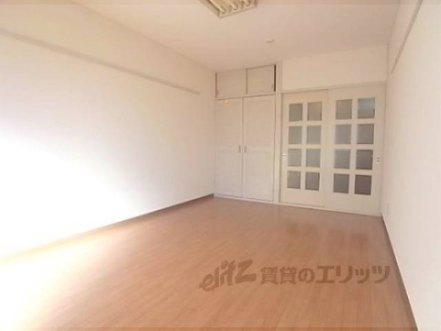 洋室　すっきりとした形で使いやすいお部屋です