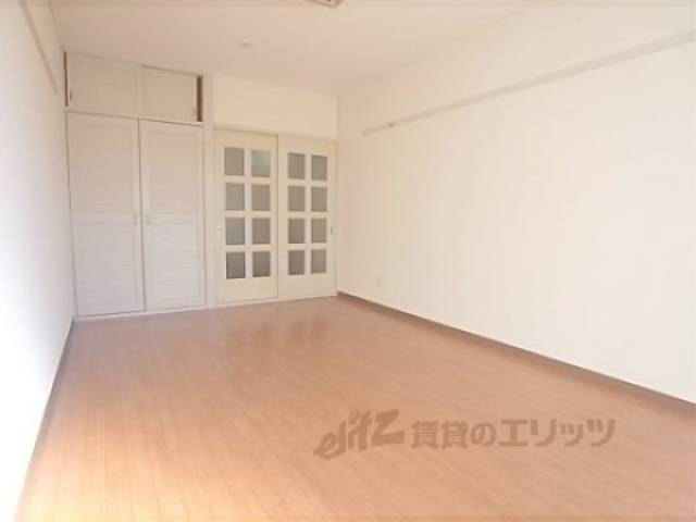 洋室　すっきりとした形で使いやすいお部屋です