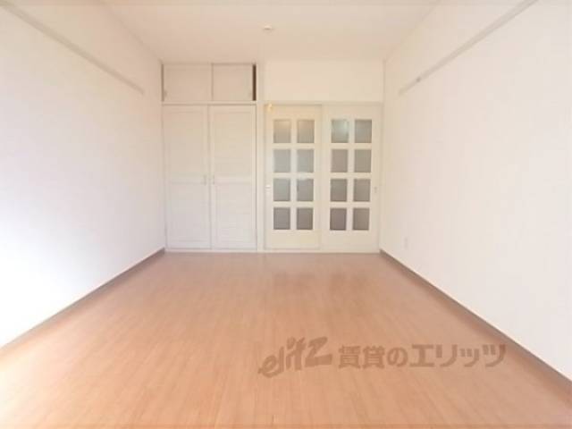 洋室　すっきりとした形で使いやすいお部屋です