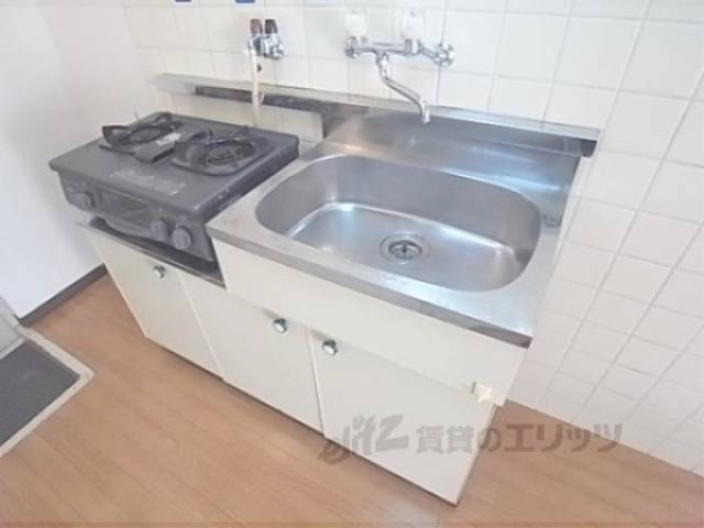 キッチン　２口ガスコンロ付きのキッチンです