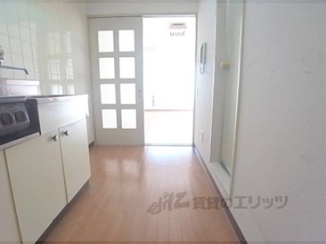 廊下　玄関から廊下を見た写真です