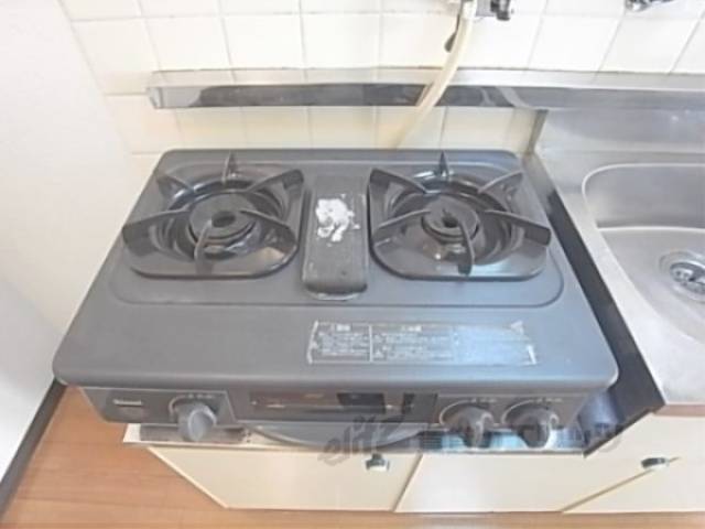 キッチン　２口ガスコンロ付きのキッチンです