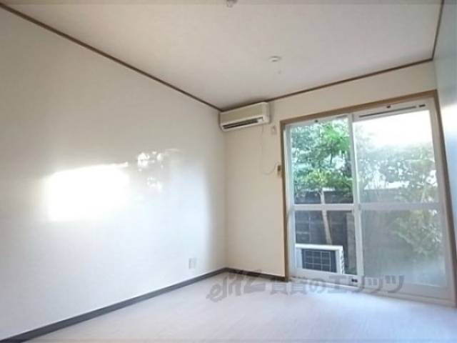 洋室　すっきりとして使いやすい形のお部屋です