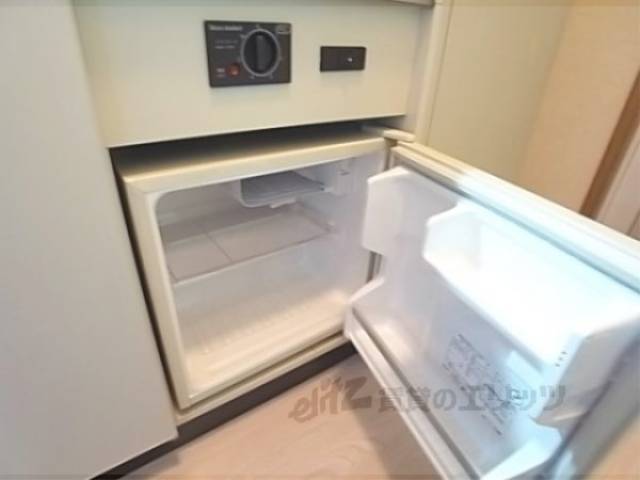 冷蔵庫置場　ミニ冷蔵庫付きです