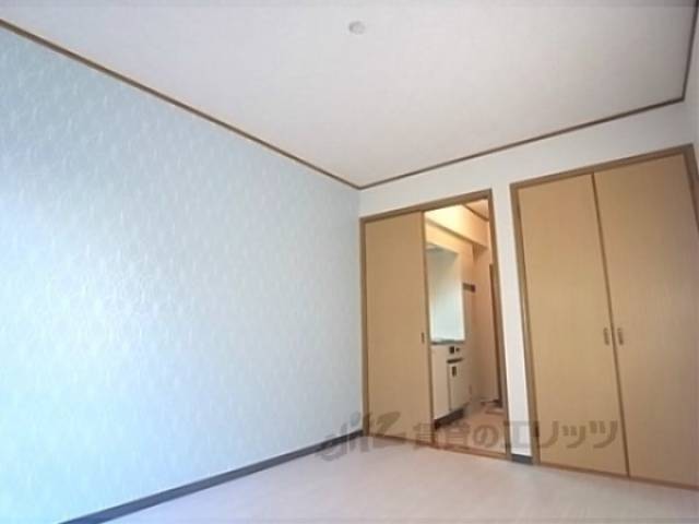 洋室　すっきりとして使いやすい形のお部屋です