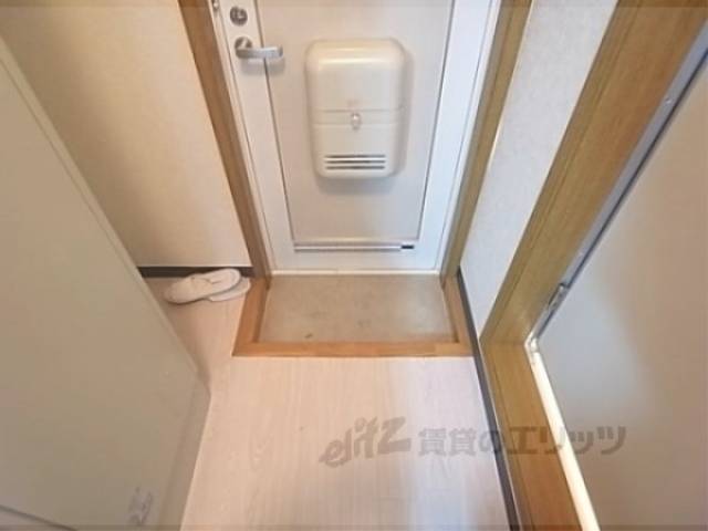 玄関　一人暮らしには十分な広さの玄関です