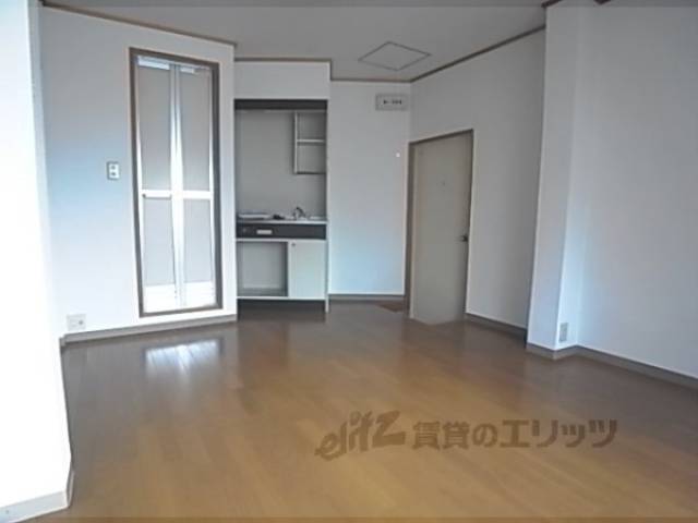 洋室　家具などを工夫すれば広く使えますよ