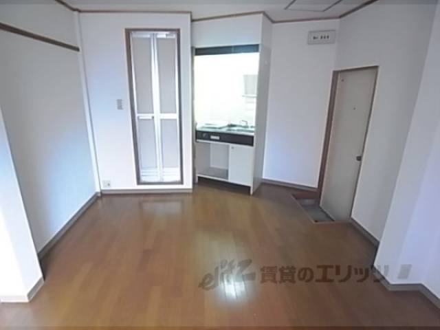 洋室　家具などを工夫すれば広く使えますよ