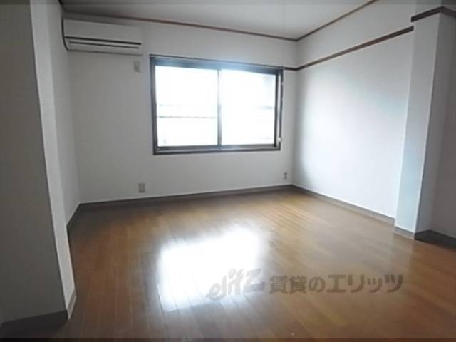 洋室　家具などを工夫すれば広く使えますよ