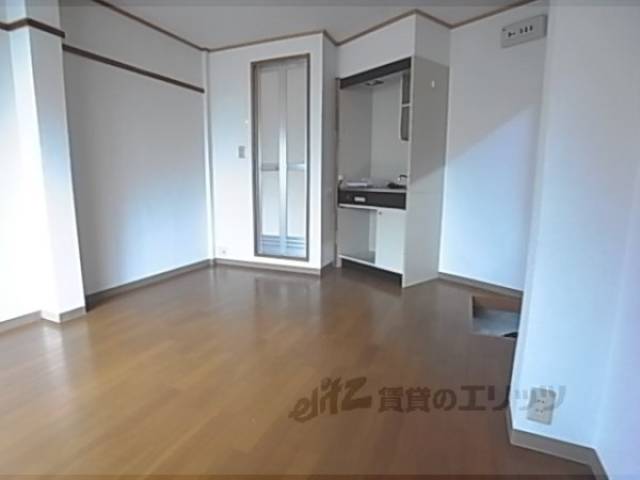 洋室　家具などを工夫すれば広く使えますよ