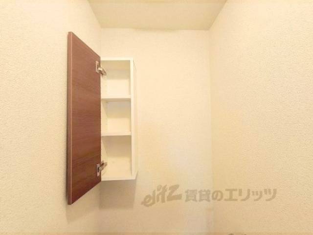 トイレ　収納棚