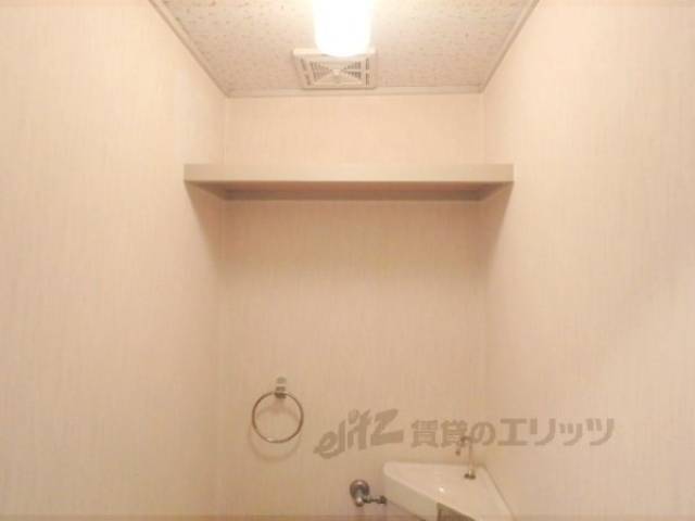 トイレ　収納棚