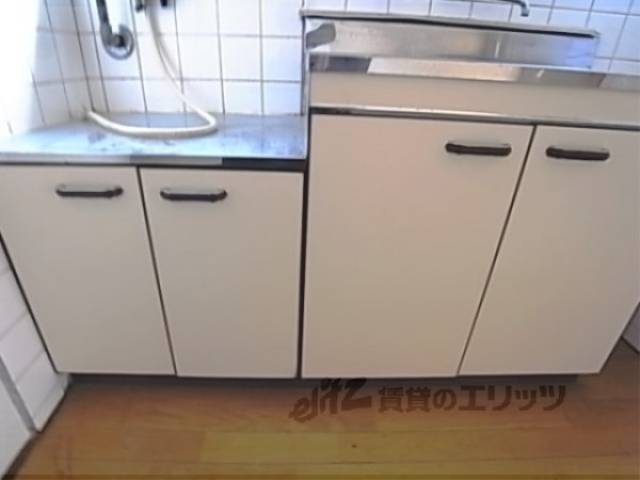 キッチン　キッチン収納　調理器具などを置くのに便利です