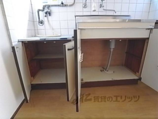 キッチン　キッチン収納　調理器具などを置くのに便利です