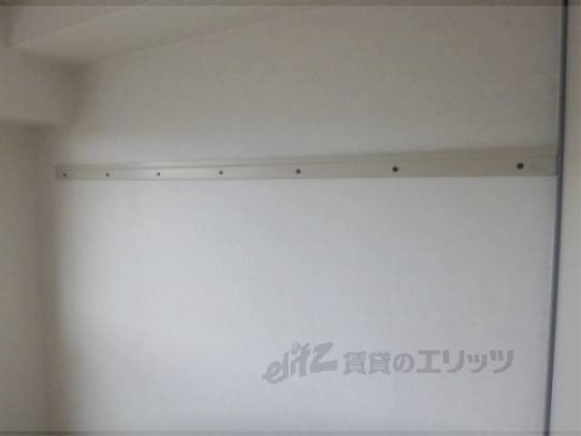 洋室　ハンガー掛け