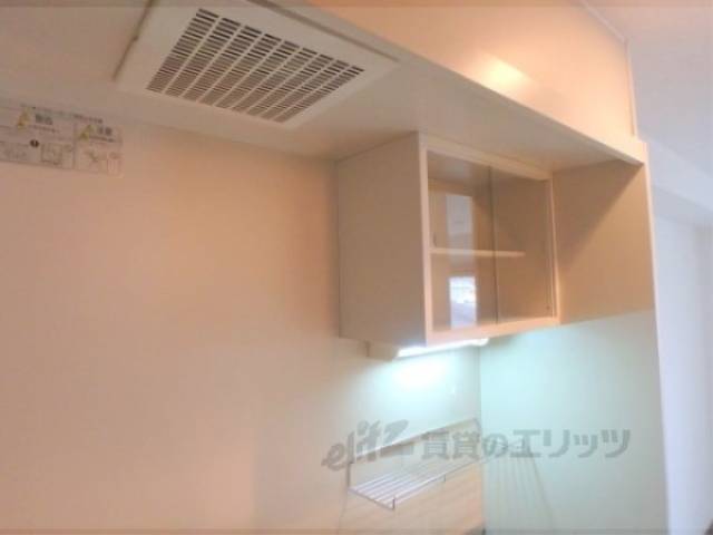 キッチン　上部収納