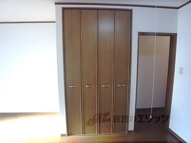収納　奥行があるクローゼットタイプの収納です