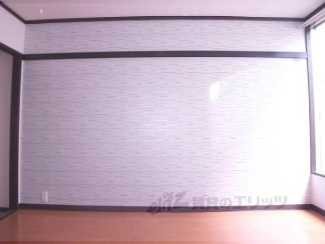 洋室　改装されてとてもきれいです。