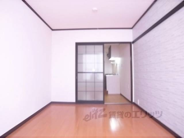 洋室　改装されてとてもきれいです。