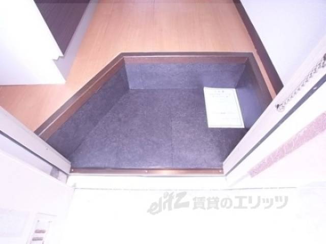 玄関　広いので隣に下駄箱置けます。