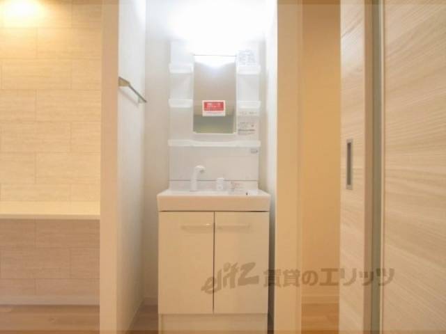 洋室　改装されてとてもきれいです。