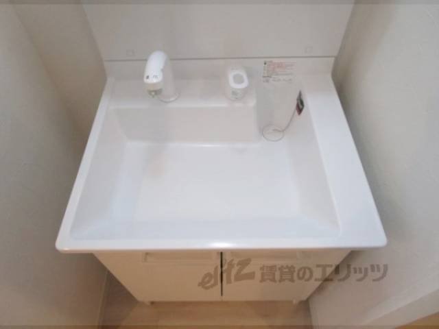 洋室　改装されてとてもきれいです。