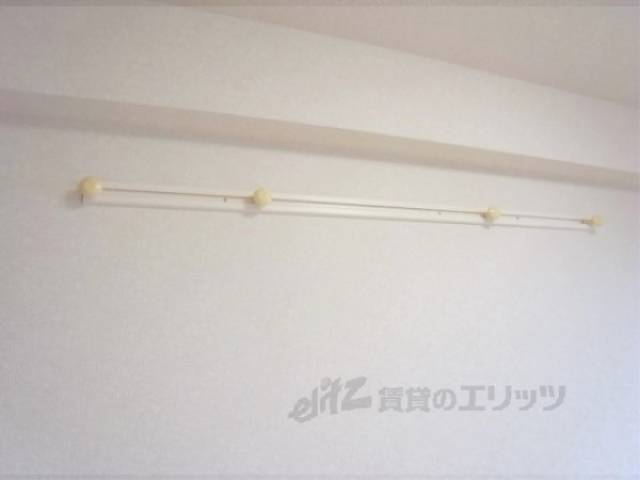 洋室　ハンガー掛け