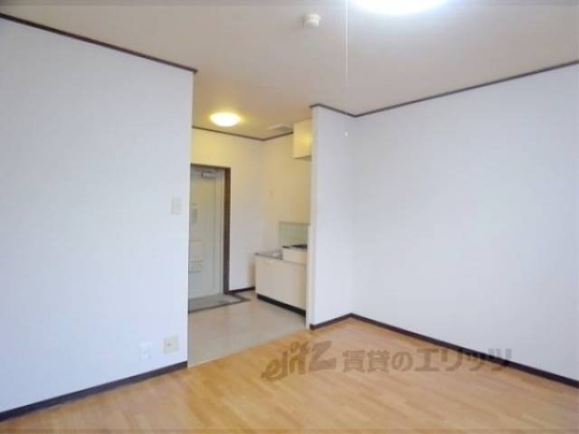 居室　広々とした室内です。