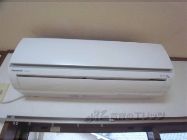 エアコン　夏の京都には必須の家電ですね。