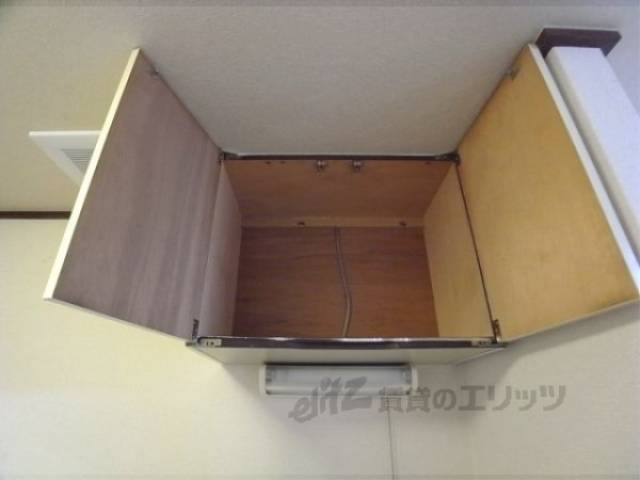 キッチン　上部収納