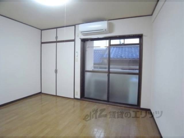 居室　コンビニも隣にあり便利ですね