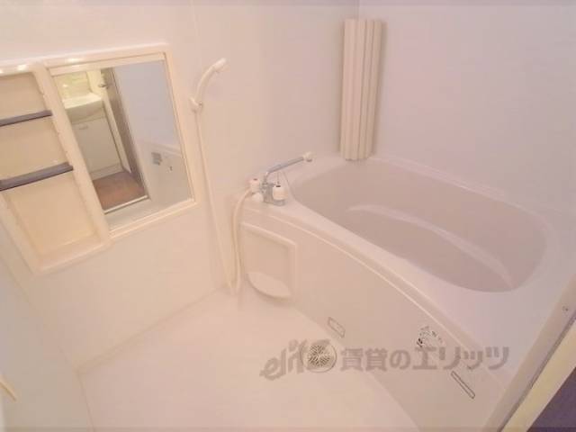 風呂　浴槽もゆったりとしたサイズです