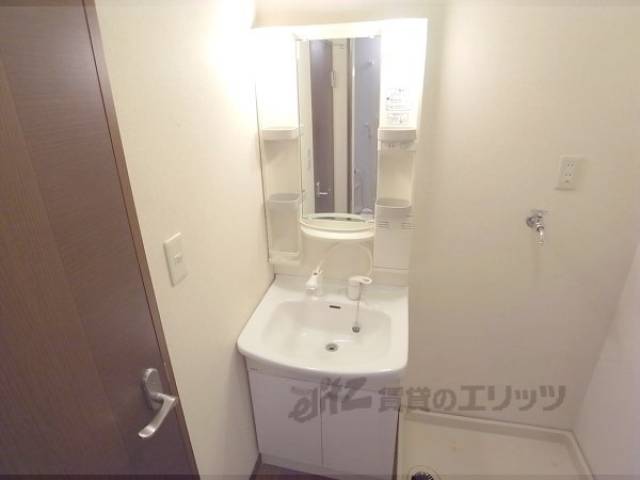 独立洗面台　綺麗なシャンプードレッサー付です