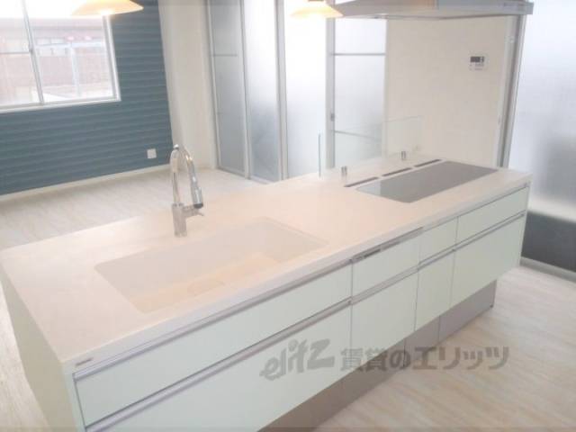 キッチン　大きなシステムキッチン。