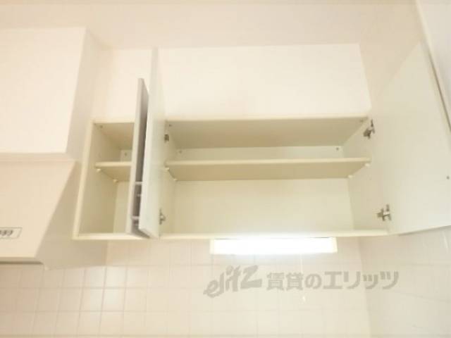 キッチン　上部収納