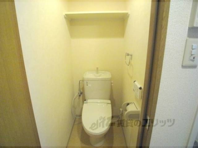 トイレ　上部収納付きです。
