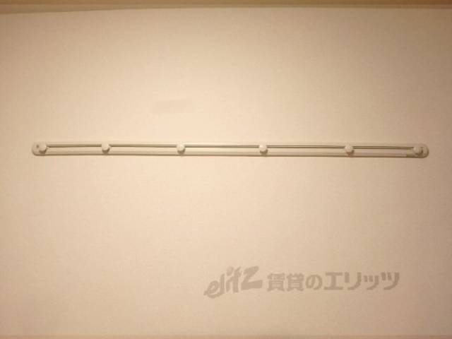 洋室　ハンガー掛け