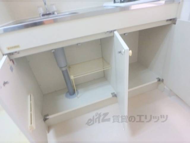 キッチン　収納下