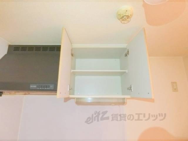 キッチン　上部収納